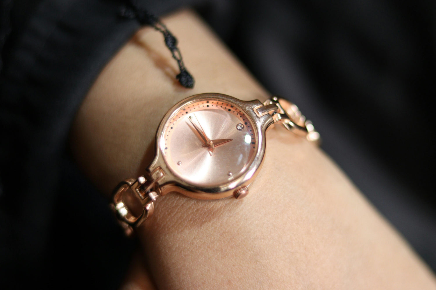 CHIVIQUE Golden Hour — gold jewellery and watches in warm light